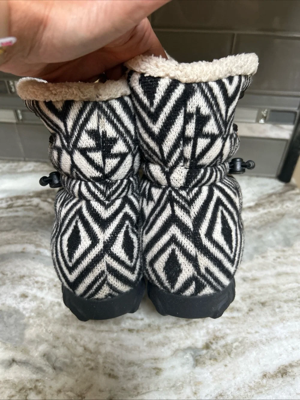 Bogs Women’s B-MOC II Wool Black/white Boots Size 7 Waterproof Ankle Pull On